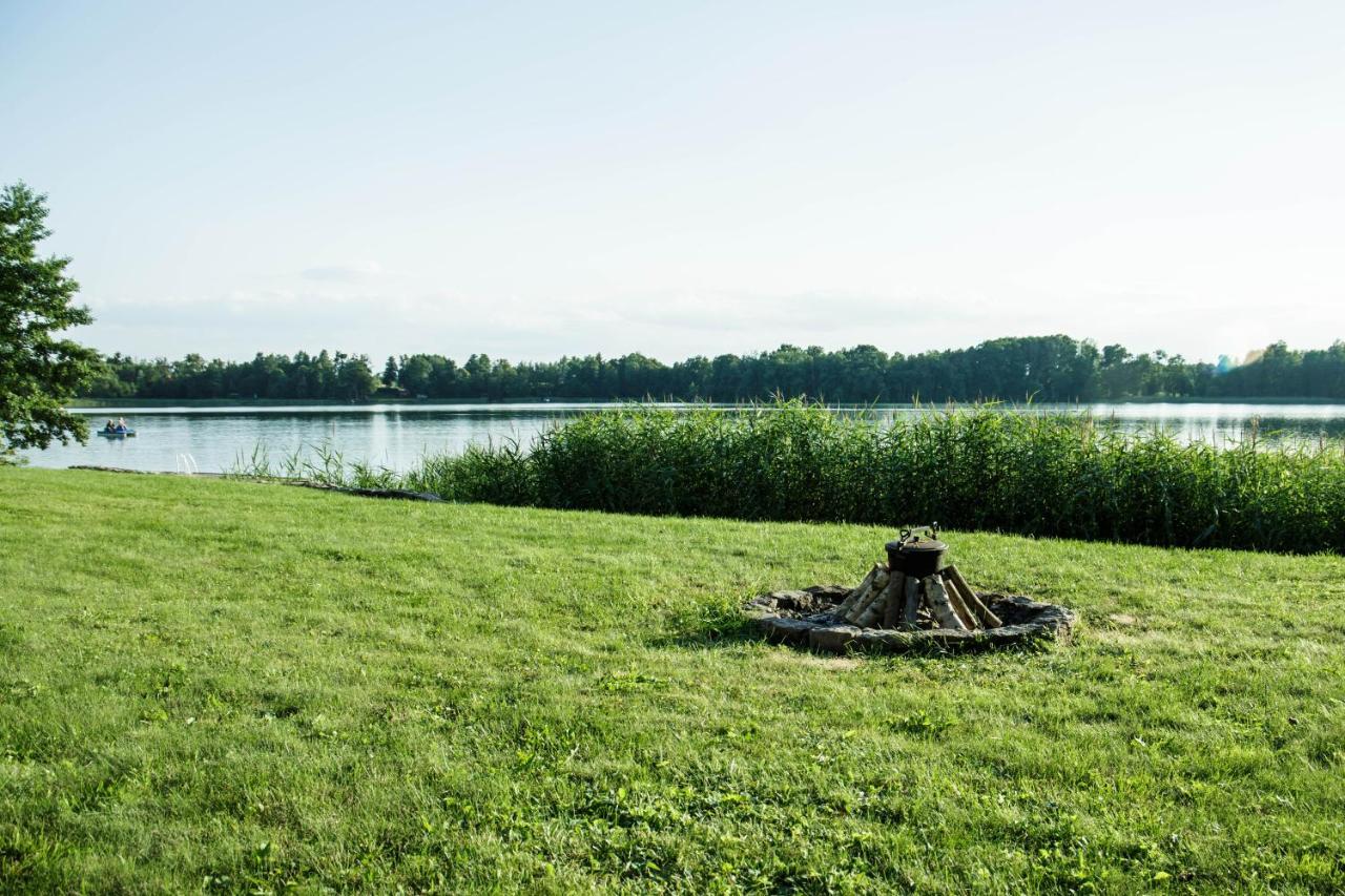 Dom Nad Jeziorem Ublik Z Sauna I Jacuzzi Exteriör bild